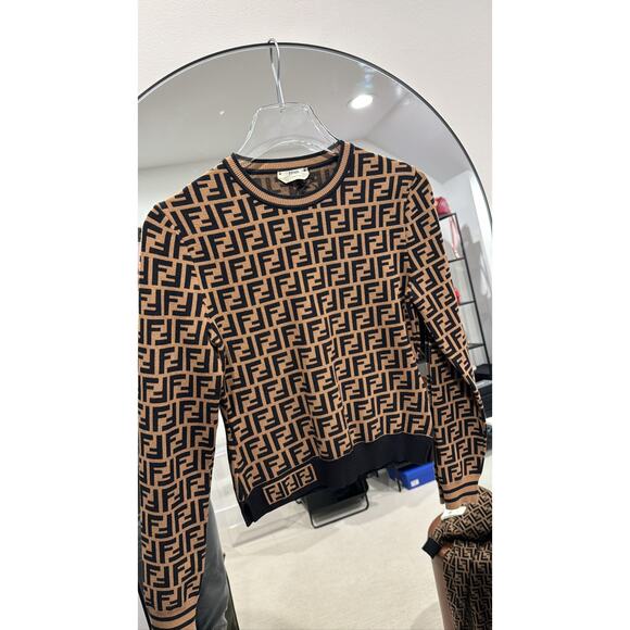 *AUTHENTIC* Fendi - Logo L/S Crewneck Knit Sweater - Picture 10 of 10
